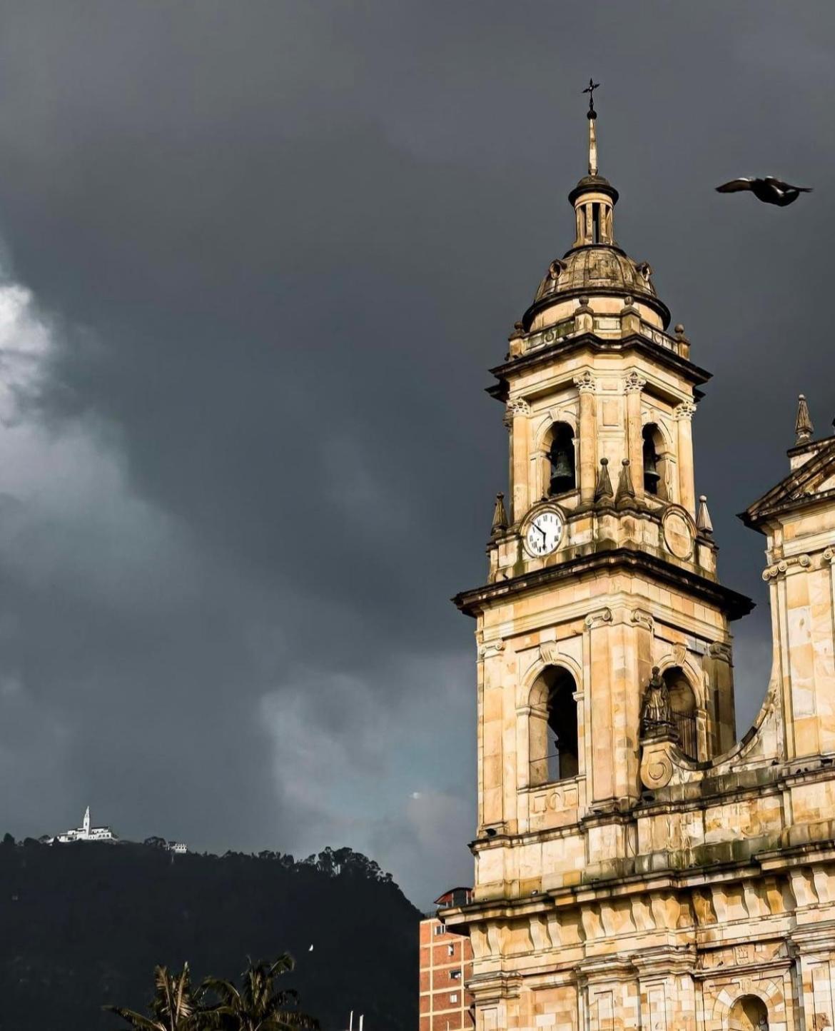 Amanecer En Nubes De Apartamento Bogotá